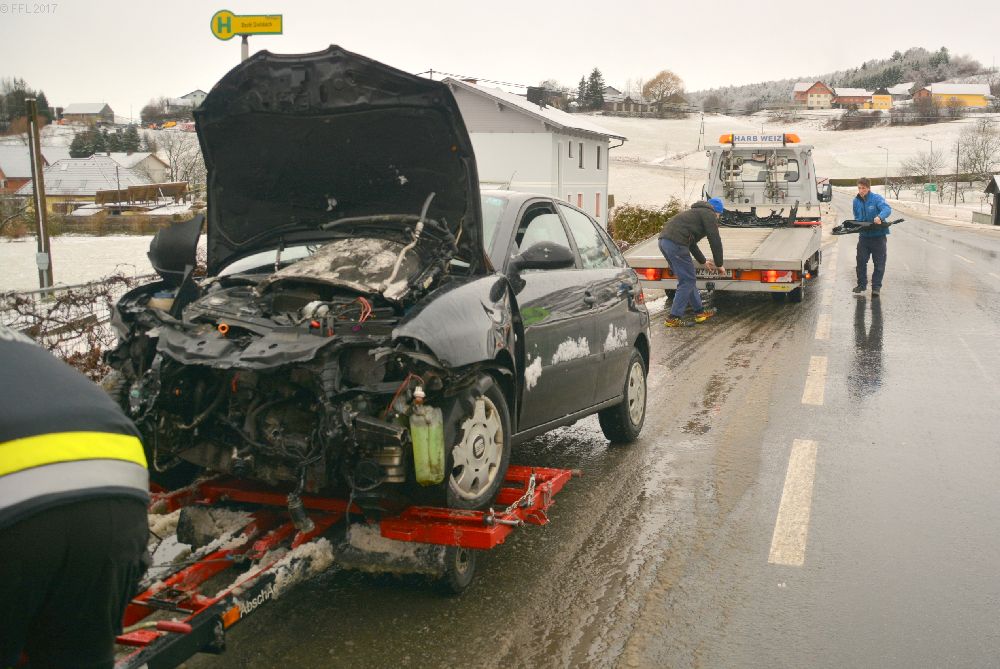T03 Verkehrsunfall, Fahrzeugbergung, binden von Betriebsmittel