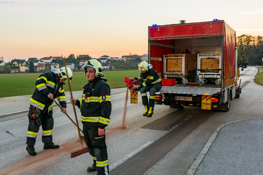 T03 Verkehrsunfall, Fahrzeugbergung, binden von Betriebsmittel