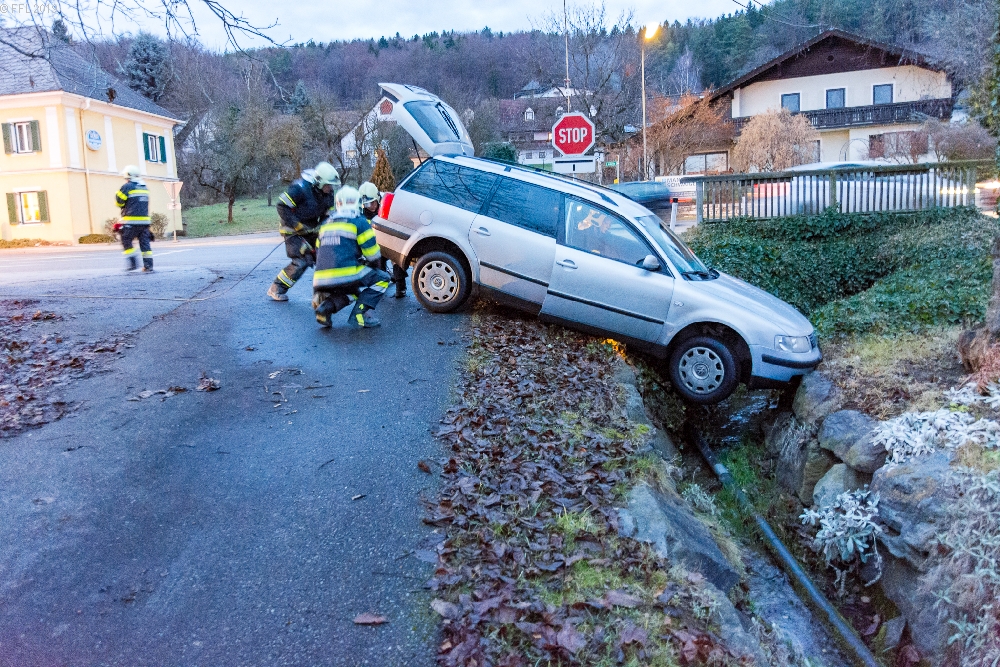 T03 Verkehrsunfall, Fahrzeugbergung, binden von Betriebsmittel