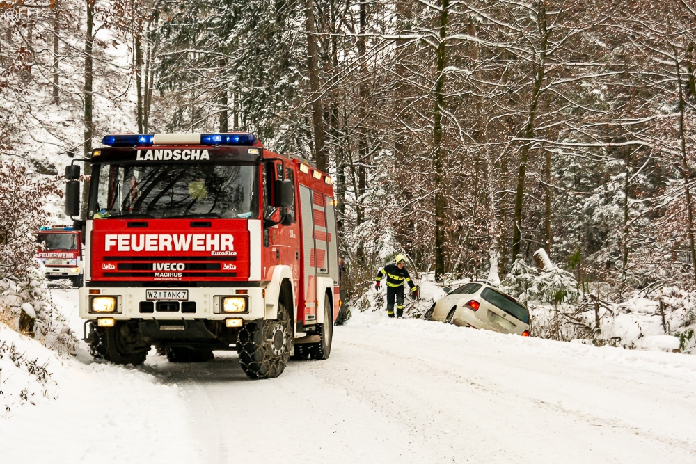 T03 Verkehrsunfall, Fahrzeugbergung, binden von Betriebsmittel